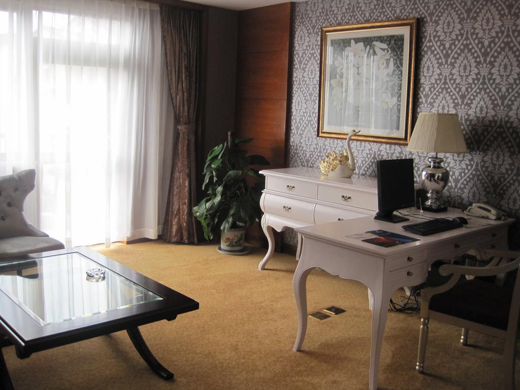 Country Garden Phoenix Hotel Jingmen Dış mekan fotoğraf